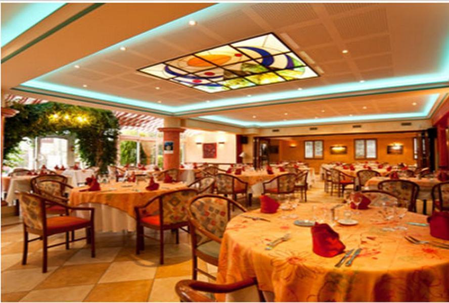 Logis Hotels - Hotel Restaurant L Enclos Donneville Экстерьер фото