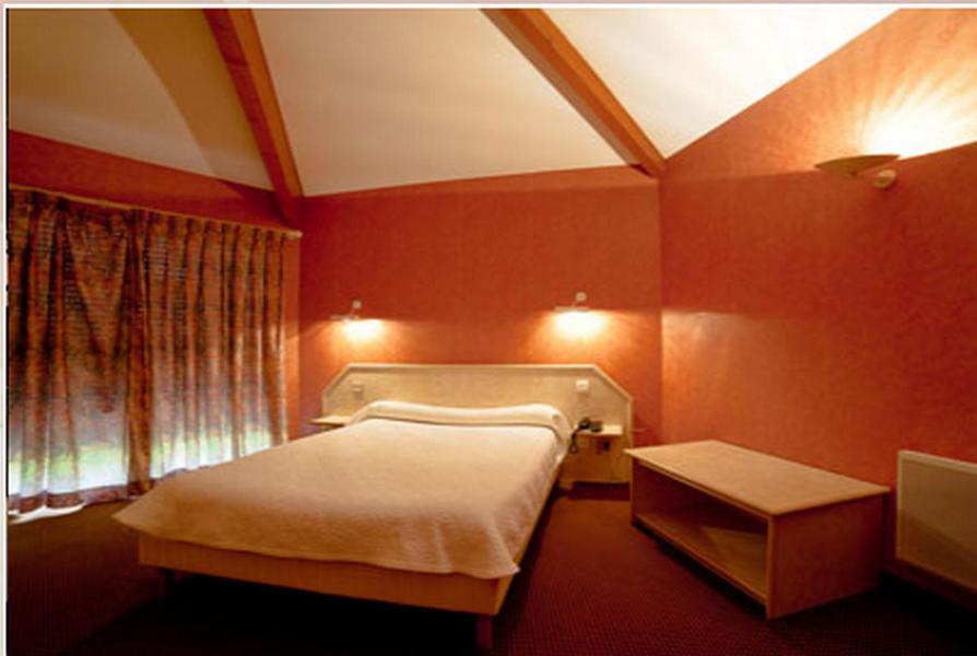 Logis Hotels - Hotel Restaurant L Enclos Donneville Экстерьер фото